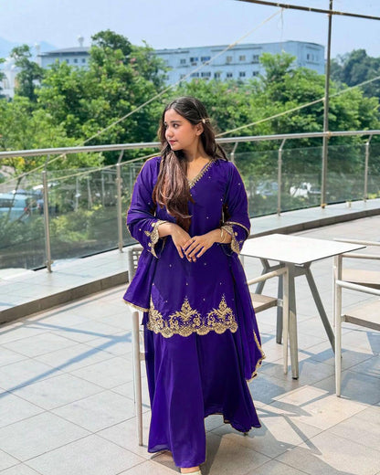 ĐĚSIGNER PARTY WEAR TOP AND PLAZZO. WITH FANCY DUPPATA AND EMBROIDERY WORK*