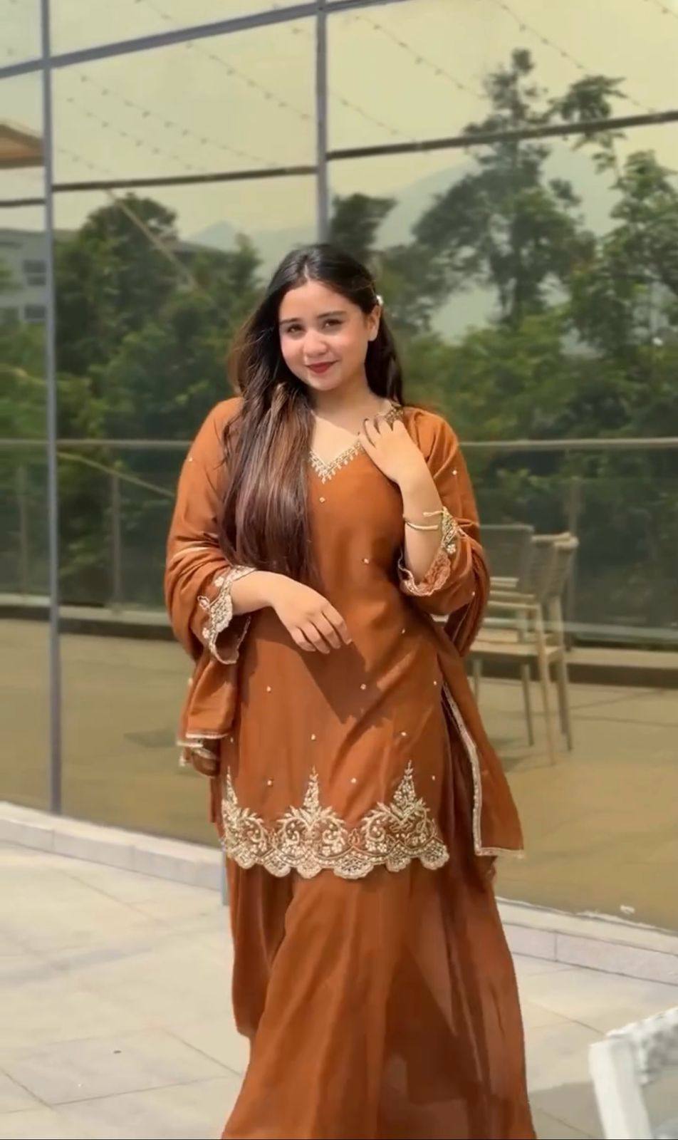 ĐĚSIGNER PARTY WEAR TOP AND PLAZZO. WITH FANCY DUPPATA AND EMBROIDERY WORK*
