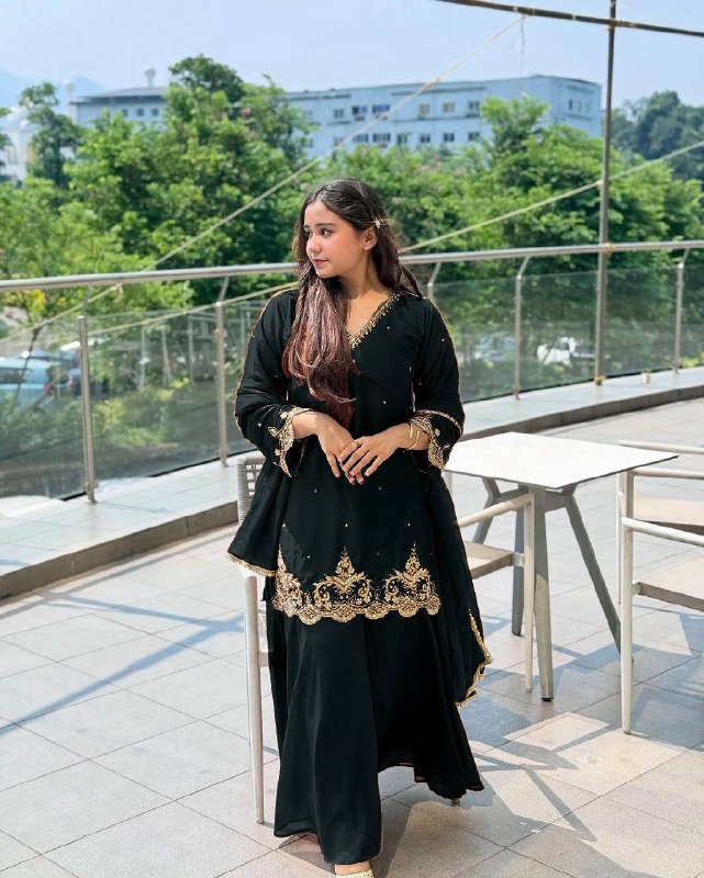 ĐĚSIGNER PARTY WEAR TOP AND PLAZZO. WITH FANCY DUPPATA AND EMBROIDERY WORK*