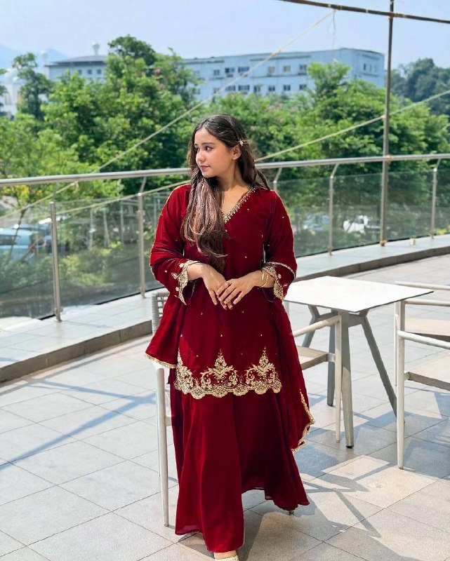 ĐĚSIGNER PARTY WEAR TOP AND PLAZZO. WITH FANCY DUPPATA AND EMBROIDERY WORK*