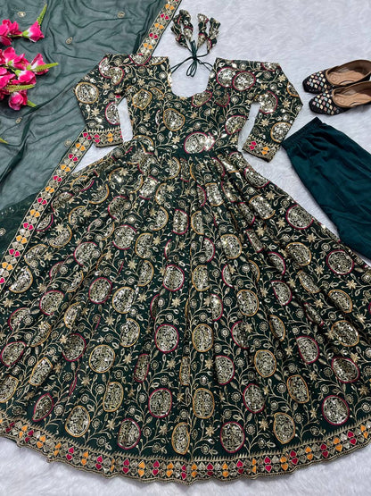 Đěsigner Anarkali Suit In New Fancy Style