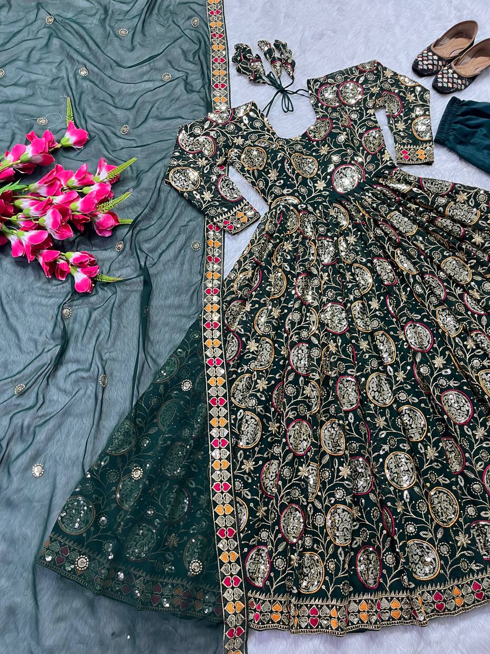 Đěsigner Anarkali Suit In New Fancy Style