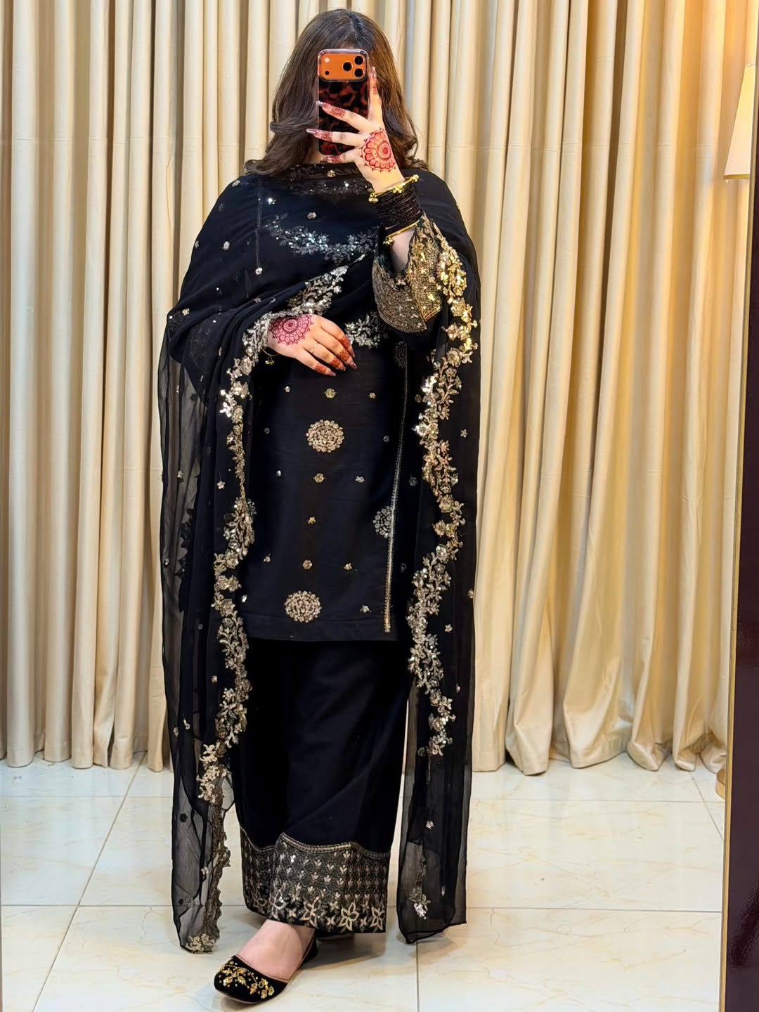 *ENHANCE THE BEAUTY OF YOUR WARDROBE WITH THIS NEWLY LAUNCHED _ KURTI-SET