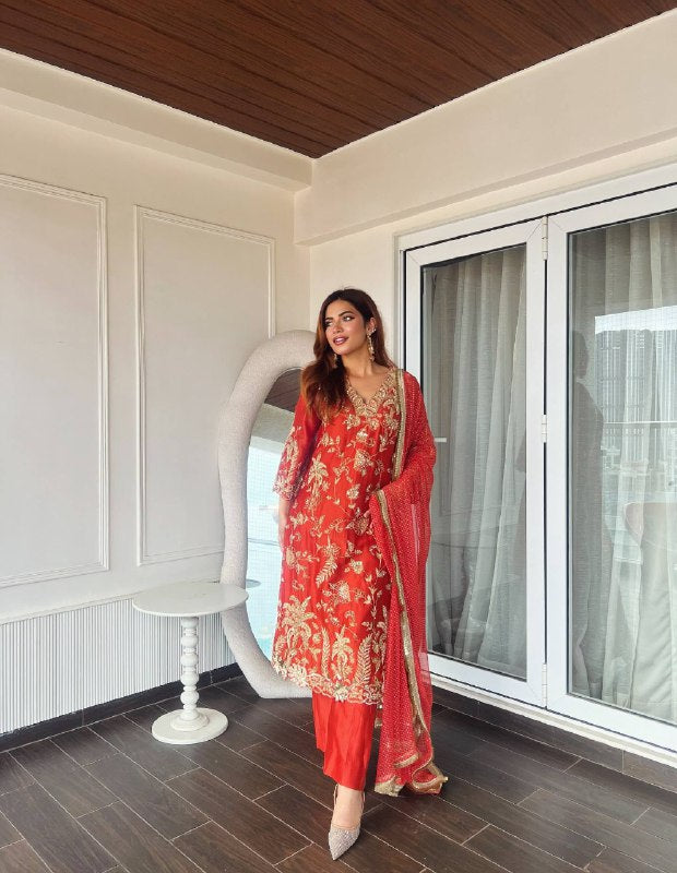 BEAUTY OF YOUR WARDROBE WITH THIS NEWLY LAUNCHED KURTI-PANT SET