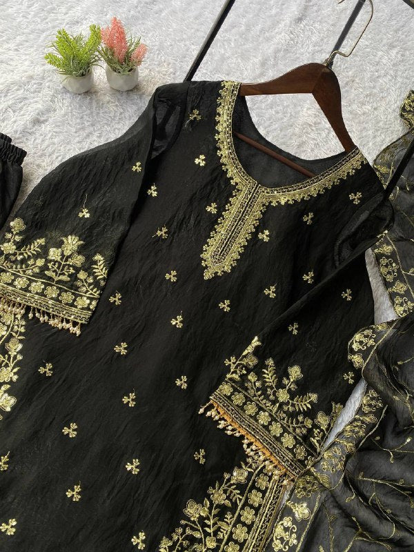 026 EID 🌙 EXCLUSIVE AND TRENDY FOR WEDDING SEASON OUR SEQUENCE EMBROIDERY WORKED TOP, PANT AND DUPATTA IN ZIMMY CHOO