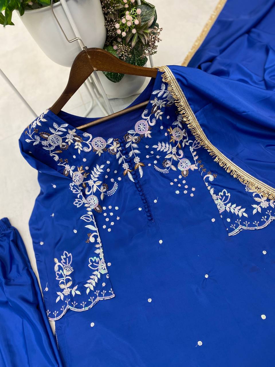 DESIGNER AND MOST TRENDING FARSI SALWAR SUIT IN THREE PIECE WITH EMBROIDERY WORK