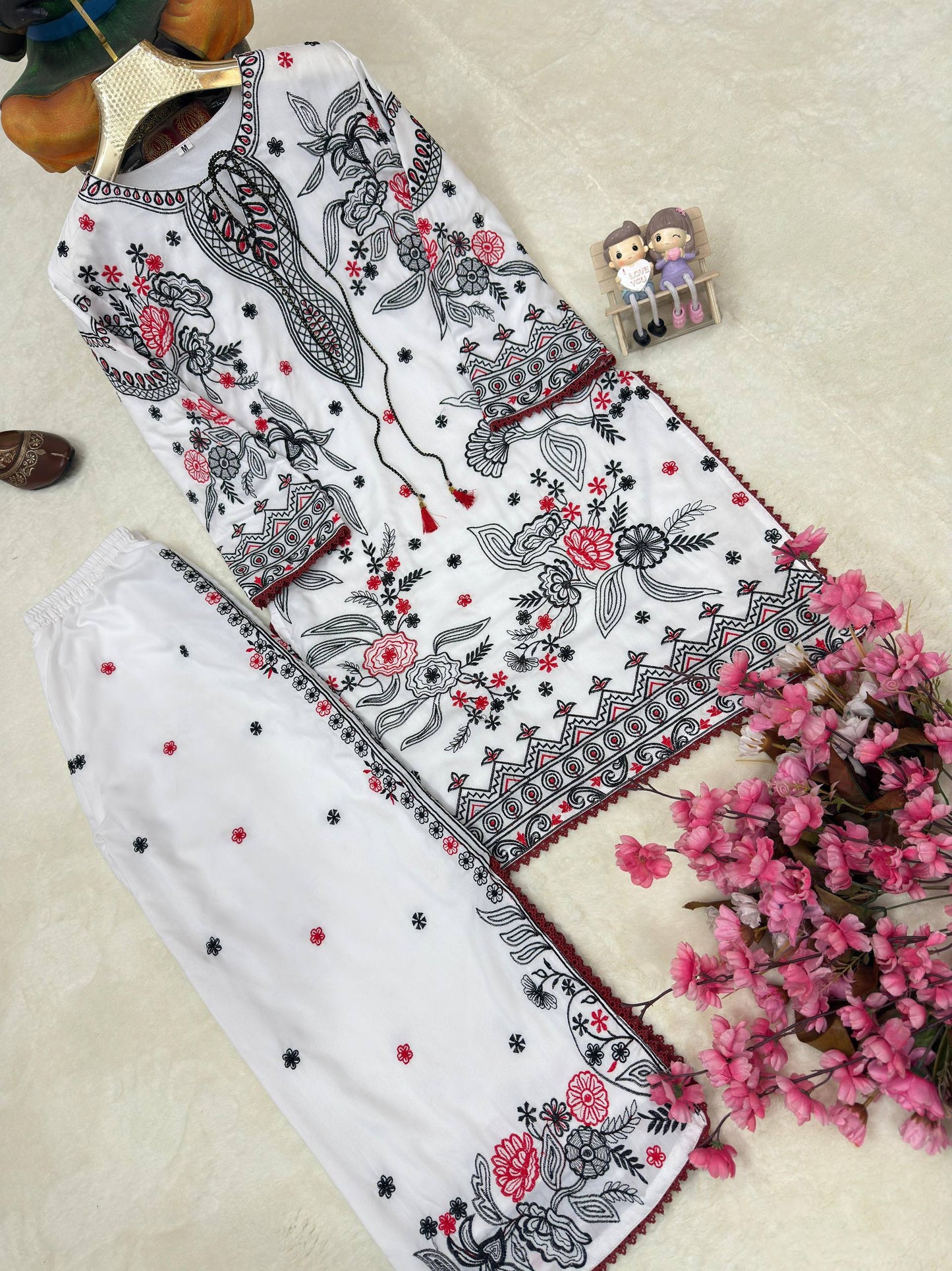 Elegant White Cord Set – Perfect Blend of Tradition & Style Enhance the beauty of your wardrobe