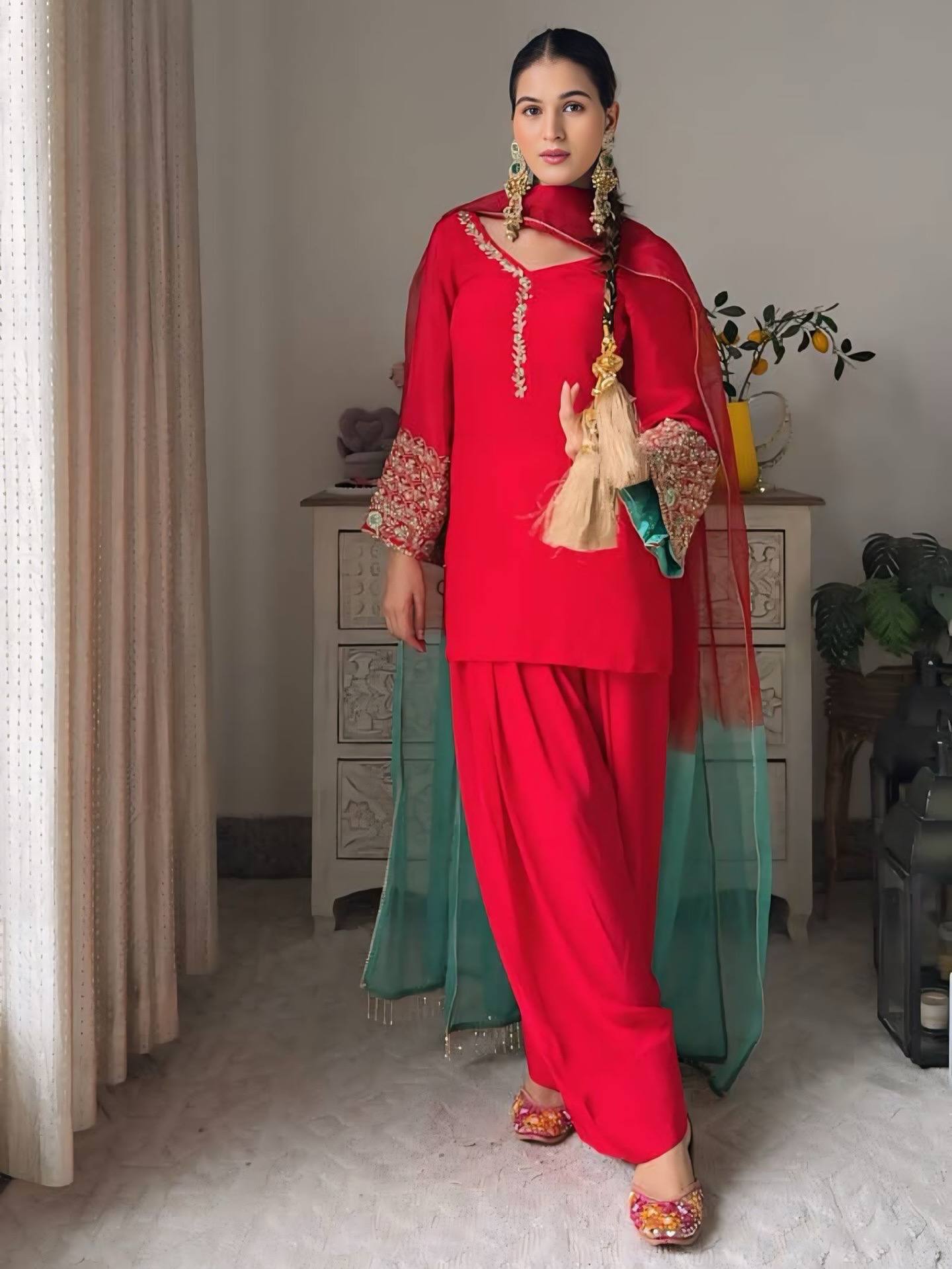 ĐĚSIGNER PARTY WEAR FARSI TOP AND SALVAR . WITH FANCY DUPPATA AND EMBROIDERY WORK