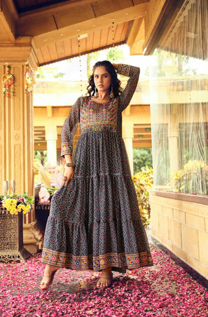 gown  FAUX GEORGETTE FABRIC, GAMTHI JACQUARD WEAVING NACK AND LACE BORDER