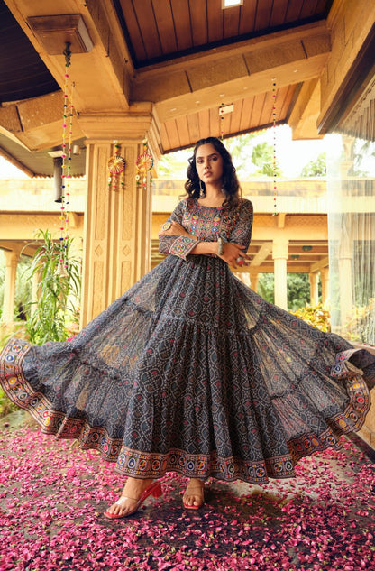 gown  FAUX GEORGETTE FABRIC, GAMTHI JACQUARD WEAVING NACK AND LACE BORDER
