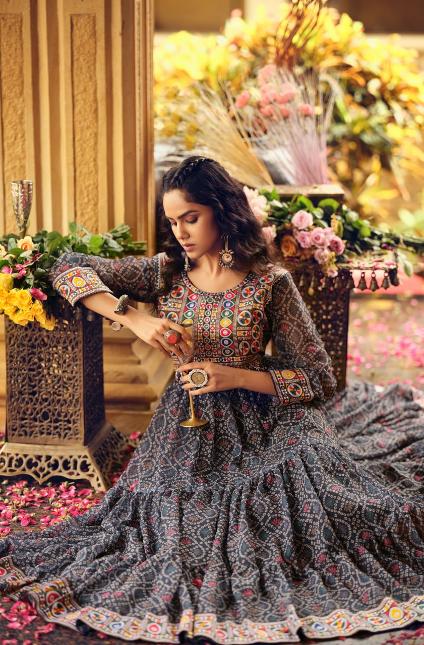 gown  FAUX GEORGETTE FABRIC, GAMTHI JACQUARD WEAVING NACK AND LACE BORDER