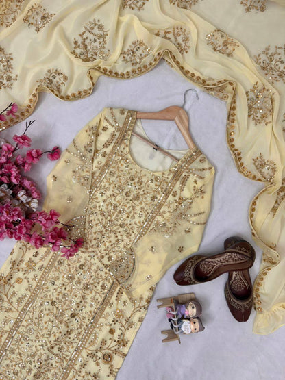 ENHANCE THE BEAUTY OF YOUR WARDROBE WITH THIS NEWLY LAUNCHED KURTI & PLAZZO SET