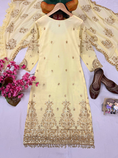 ENHANCE THE BEAUTY OF YOUR WARDROBE WITH THIS NEWLY LAUNCHED KURTI & PLAZZO SET