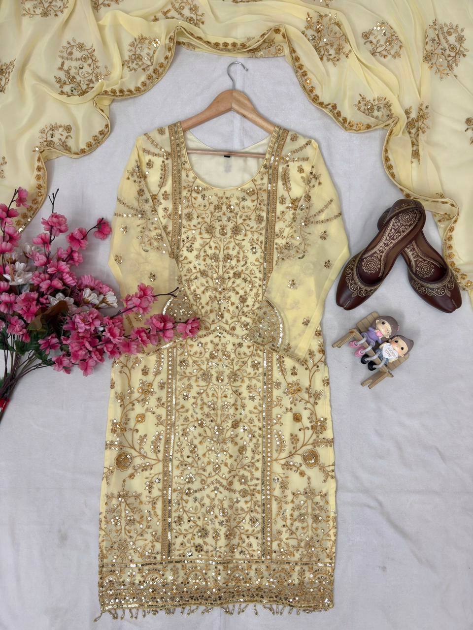 ENHANCE THE BEAUTY OF YOUR WARDROBE WITH THIS NEWLY LAUNCHED KURTI & PLAZZO SET