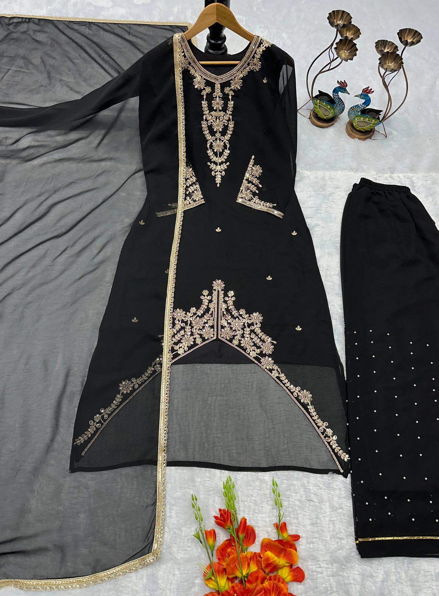 ĐĚSIGNER PARTY WEAR TOP AND PLAZZO. WITH FANCY DUPPATA AND EMBROIDERY WORK