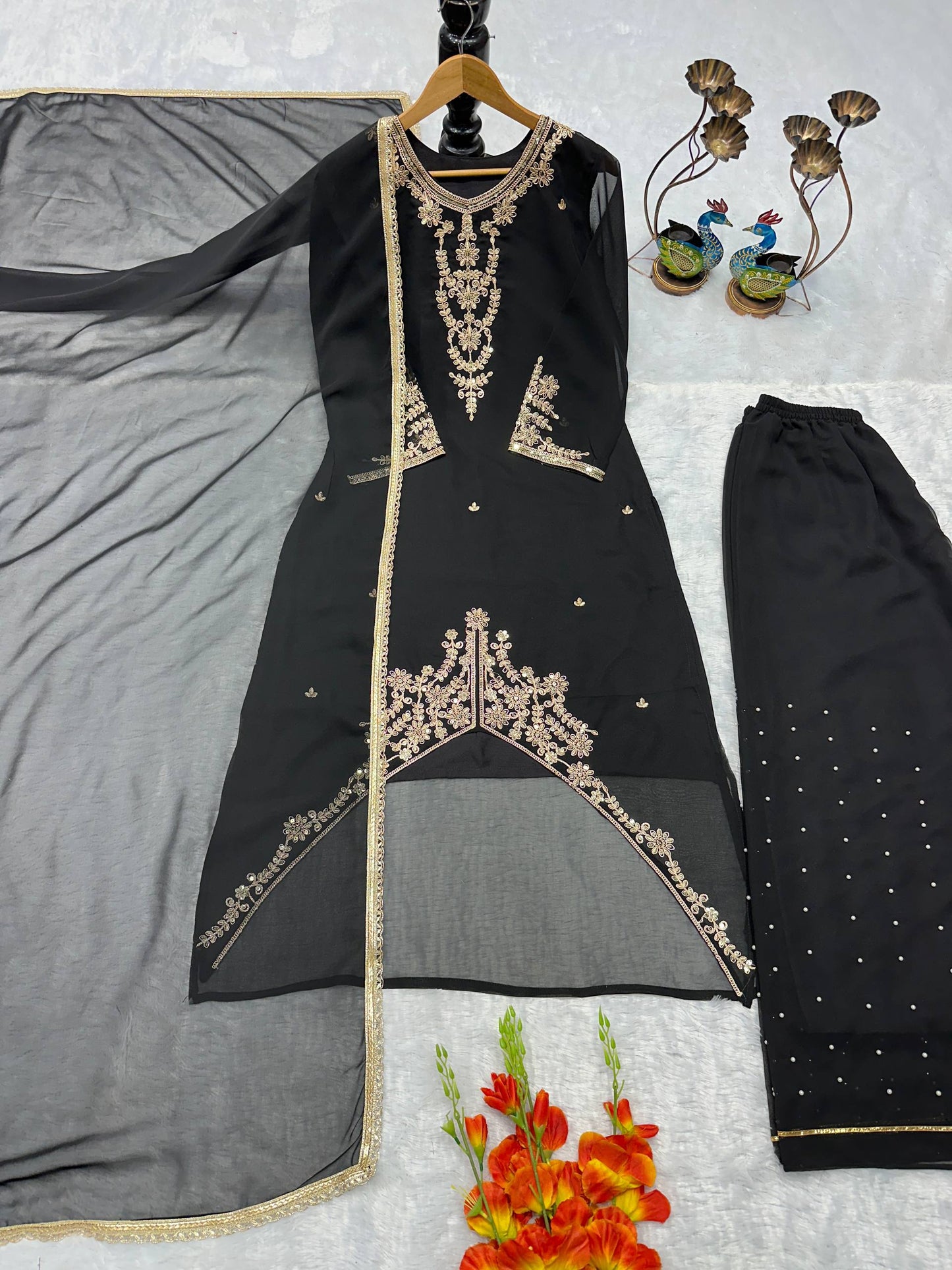 ĐĚSIGNER PARTY WEAR TOP AND PLAZZO. WITH FANCY DUPPATA AND EMBROIDERY WORK