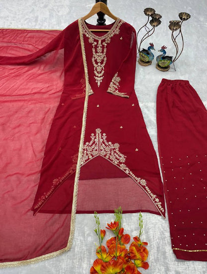 ĐĚSIGNER PARTY WEAR TOP AND PLAZZO. WITH FANCY DUPPATA AND EMBROIDERY WORK