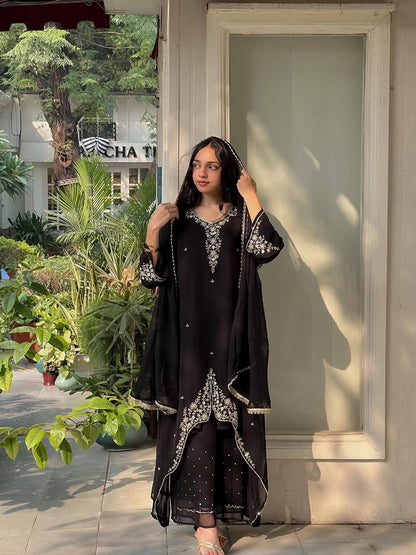 ĐĚSIGNER PARTY WEAR TOP AND PLAZZO. WITH FANCY DUPPATA AND EMBROIDERY WORK