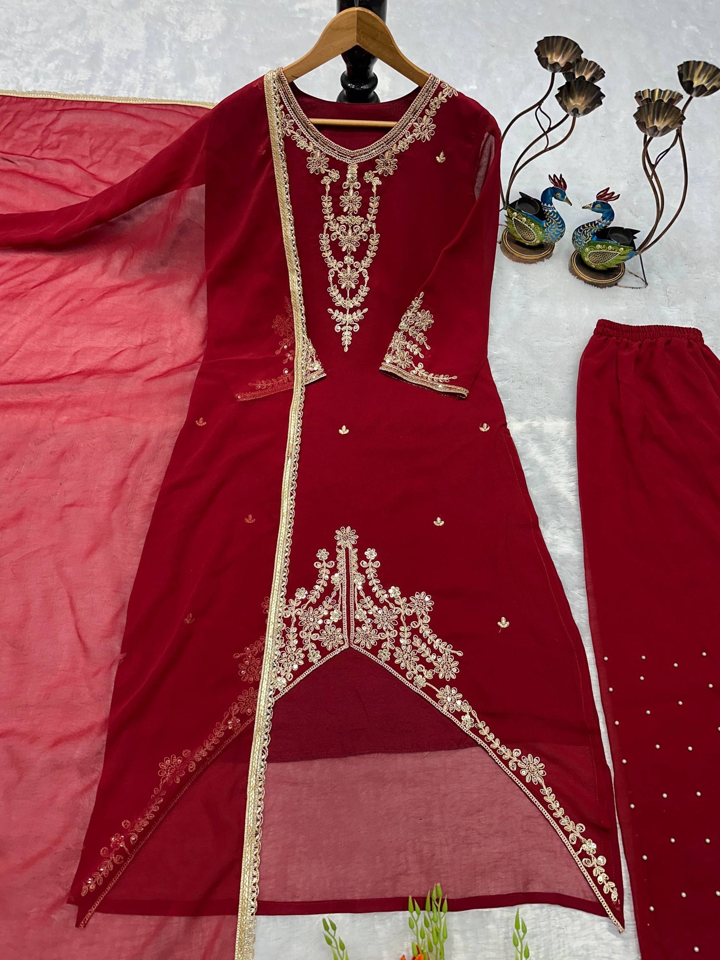 ĐĚSIGNER PARTY WEAR TOP AND PLAZZO. WITH FANCY DUPPATA AND EMBROIDERY WORK