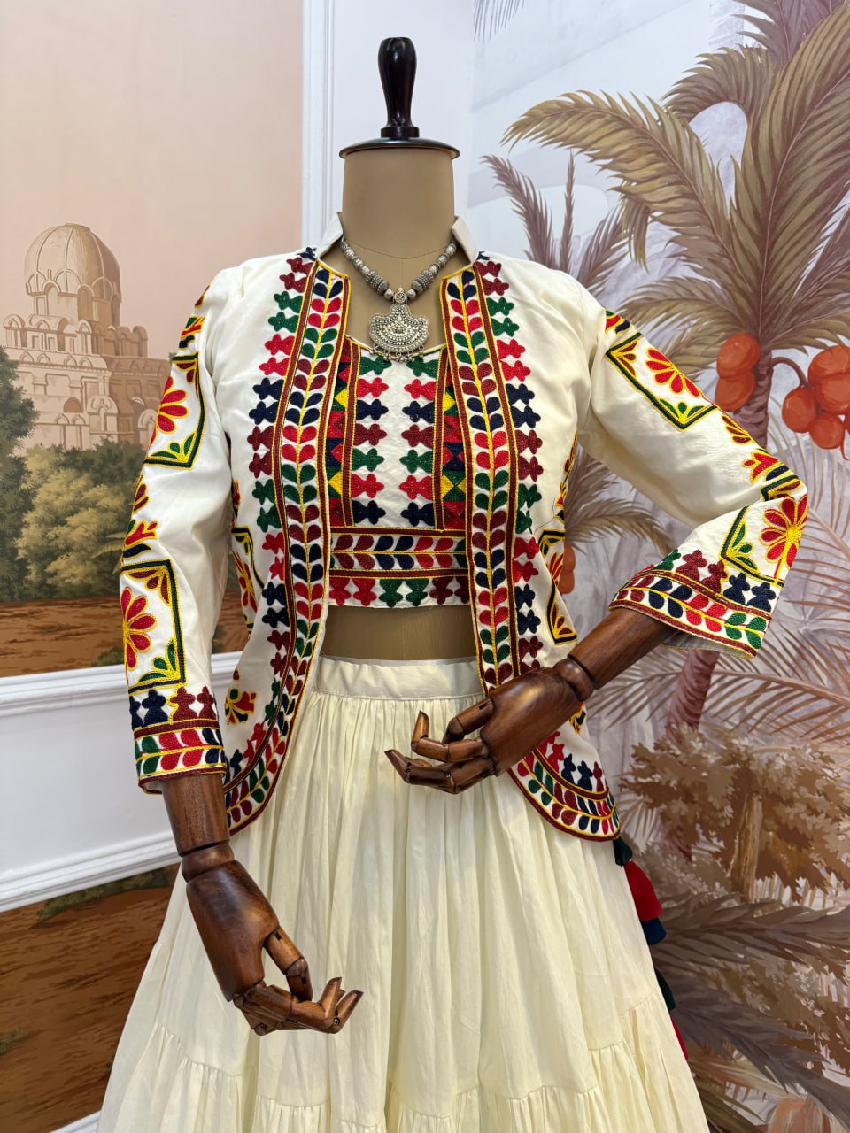 navrati  LEHENGA, BLOUSE & KOTI SET* 👗 *THIS SET IS COMING WITH PURE COTTON FABRIC EMBROIDERY WORK
