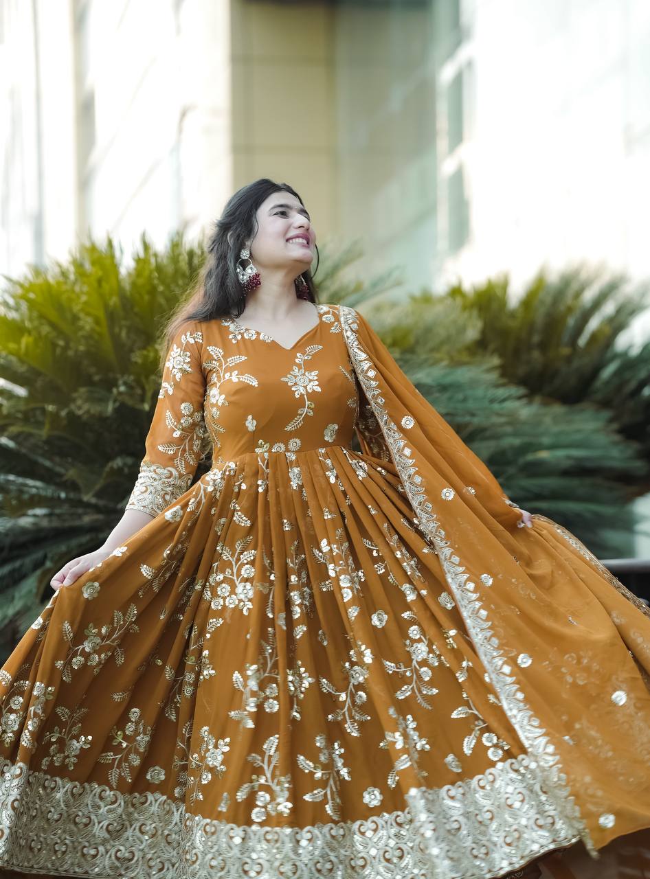Đěsigner Anarkali Suit In New Fancy Style