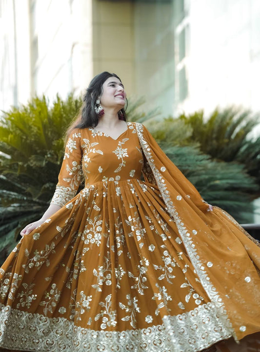 Đěsigner Anarkali Suit In New Fancy Style