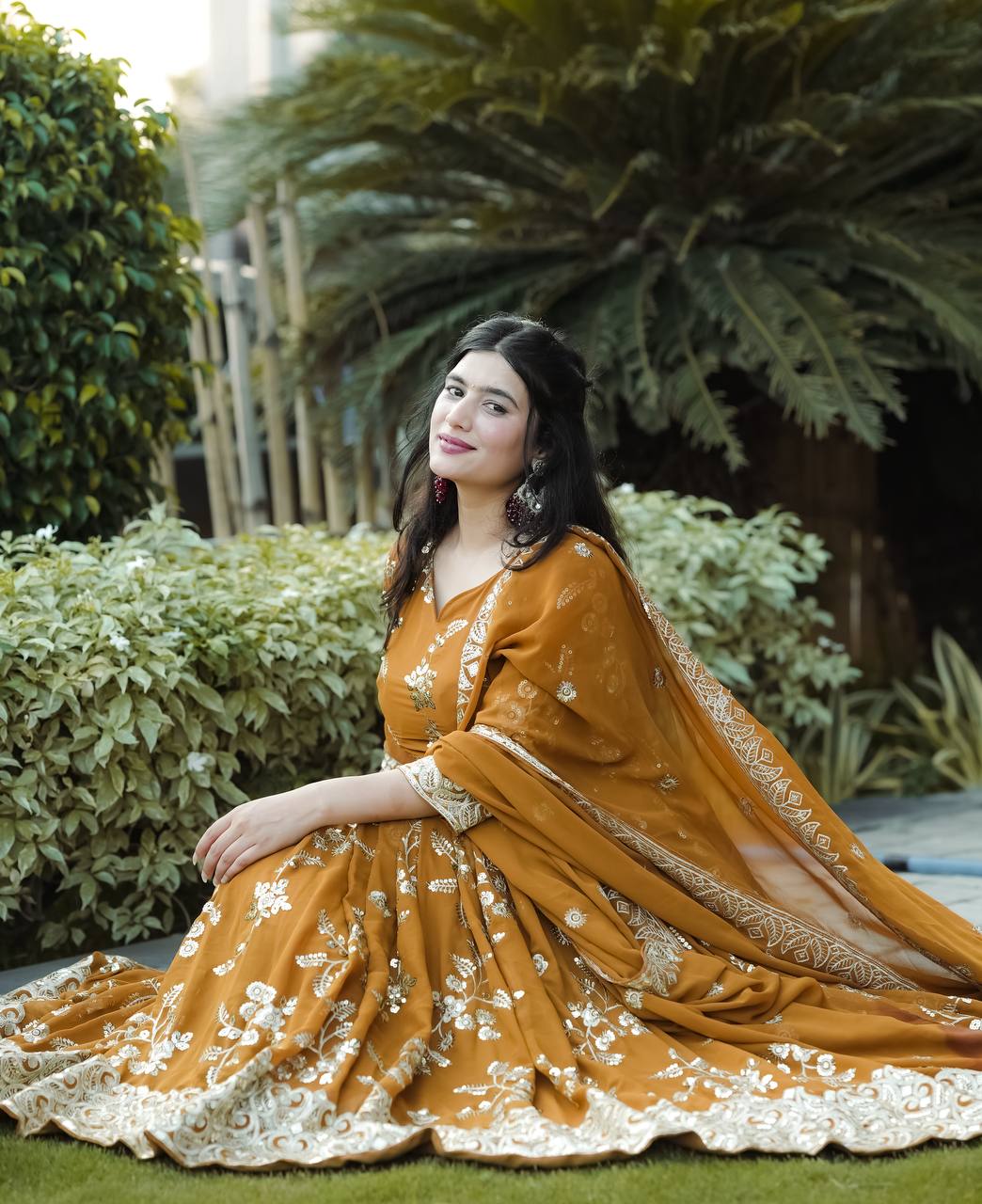 Đěsigner Anarkali Suit In New Fancy Style