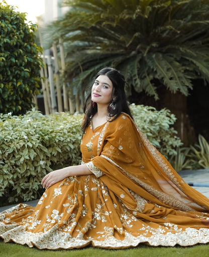 Đěsigner Anarkali Suit In New Fancy Style