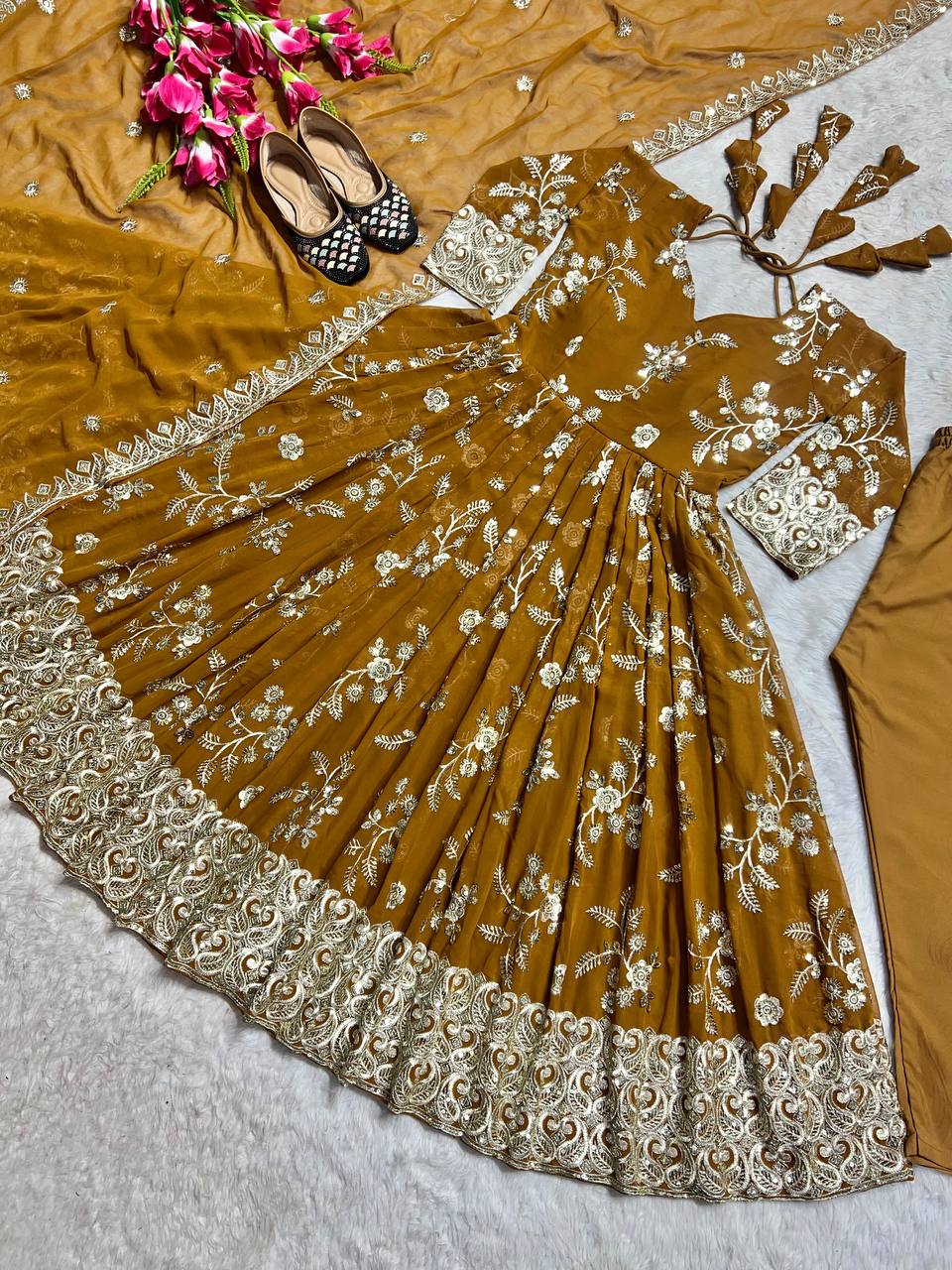 Đěsigner Anarkali Suit In New Fancy Style