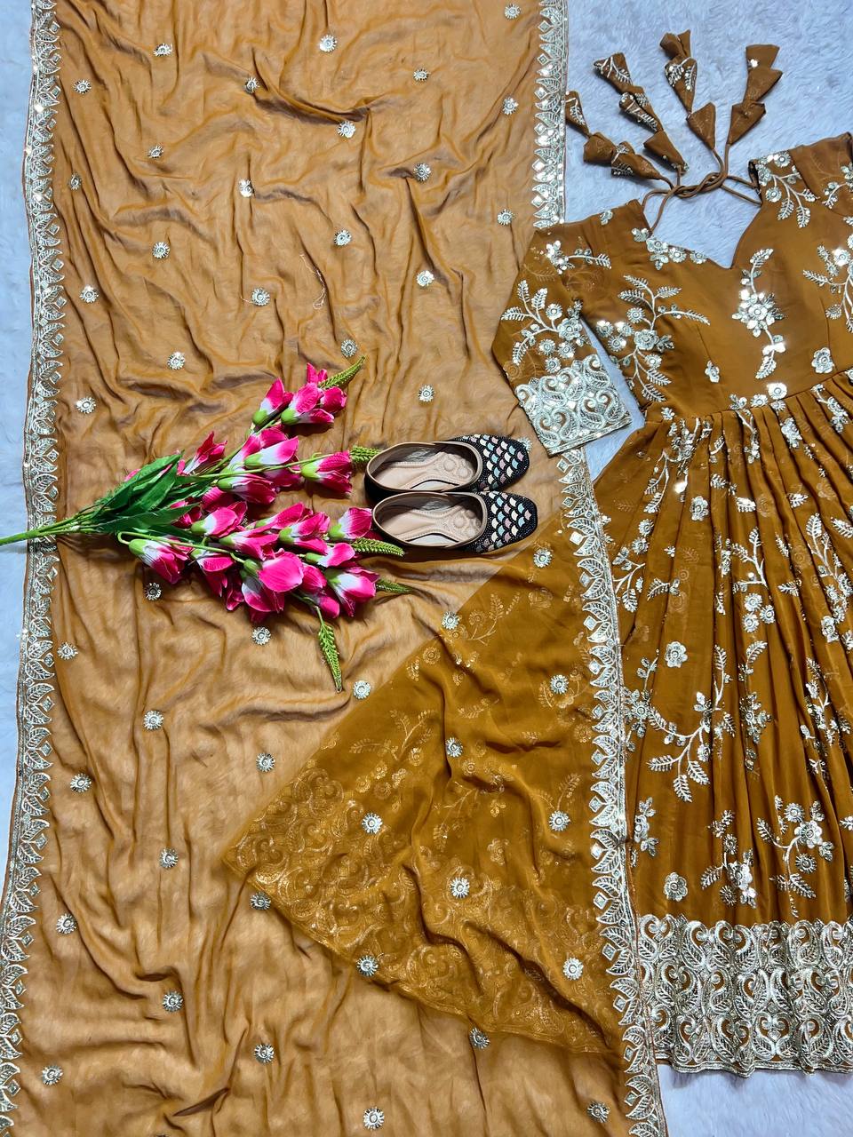 Đěsigner Anarkali Suit In New Fancy Style
