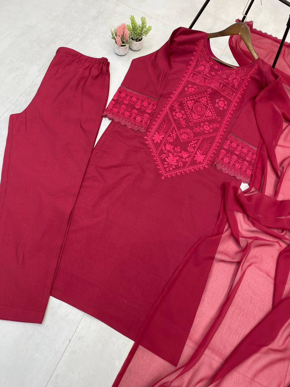 DESIGNER WEAR EXCLUSIVE SUIT IN ROMAN SILK FABRIC TOP AND PANT WITH DUPATTA IN GEORGETTE