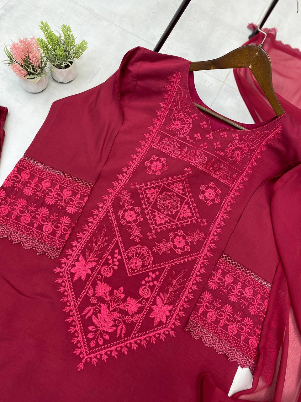 DESIGNER WEAR EXCLUSIVE SUIT IN ROMAN SILK FABRIC TOP AND PANT WITH DUPATTA IN GEORGETTE