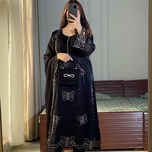ĐĚSIGNER PARTY WEAR TOP AND PANT  . WITH FANCY DUPPATA AND EMBROIDERY WORK