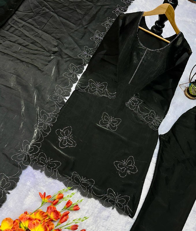 ĐĚSIGNER PARTY WEAR TOP AND PANT  . WITH FANCY DUPPATA AND EMBROIDERY WORK