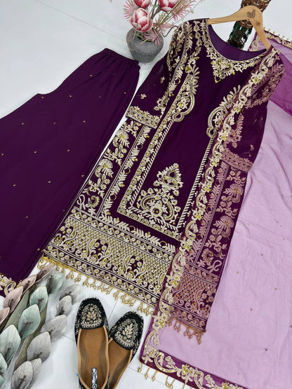 Đěsigner Anarkali Suit In New Fancy Style
