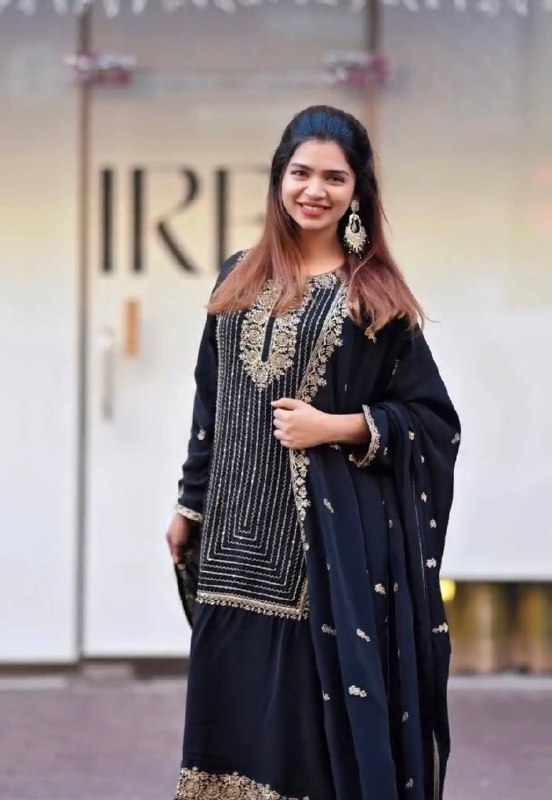 ĐĚSIGNER PARTY WEAR TOP AND PANT WITH FANCY DUPPATA AND EMBROIDERY WORK
