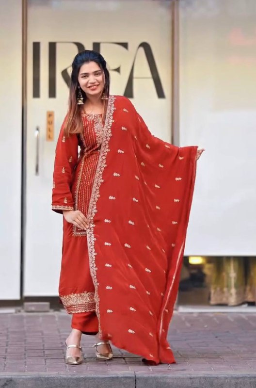 ĐĚSIGNER PARTY WEAR TOP AND PANT WITH FANCY DUPPATA AND EMBROIDERY WORK