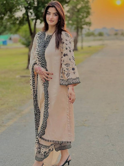 DESIGNER WEAR EXCLUSIVE SUIT IN GEORGETTE FABRIC TOP AND PANT WITH DUPATTA IN SEQUENCE EMBROIDERY
