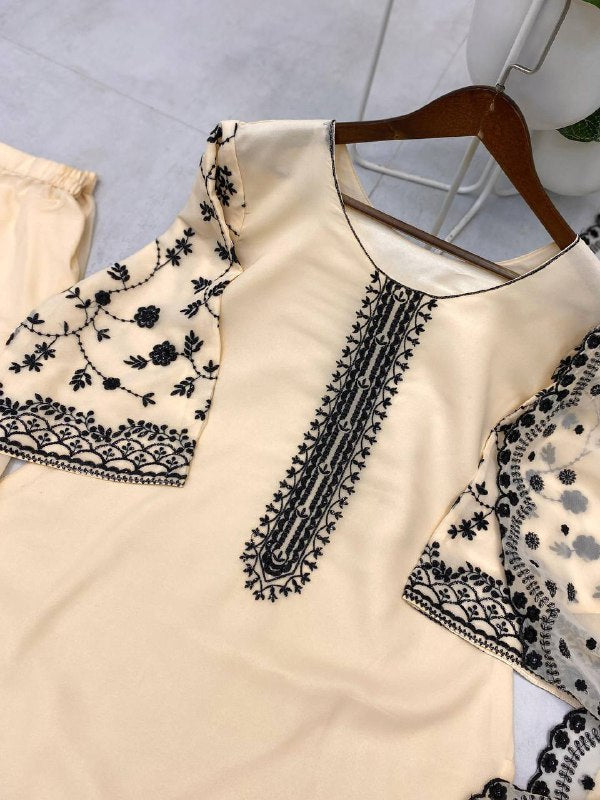 DESIGNER WEAR EXCLUSIVE SUIT IN GEORGETTE FABRIC TOP AND PANT WITH DUPATTA IN SEQUENCE EMBROIDERY