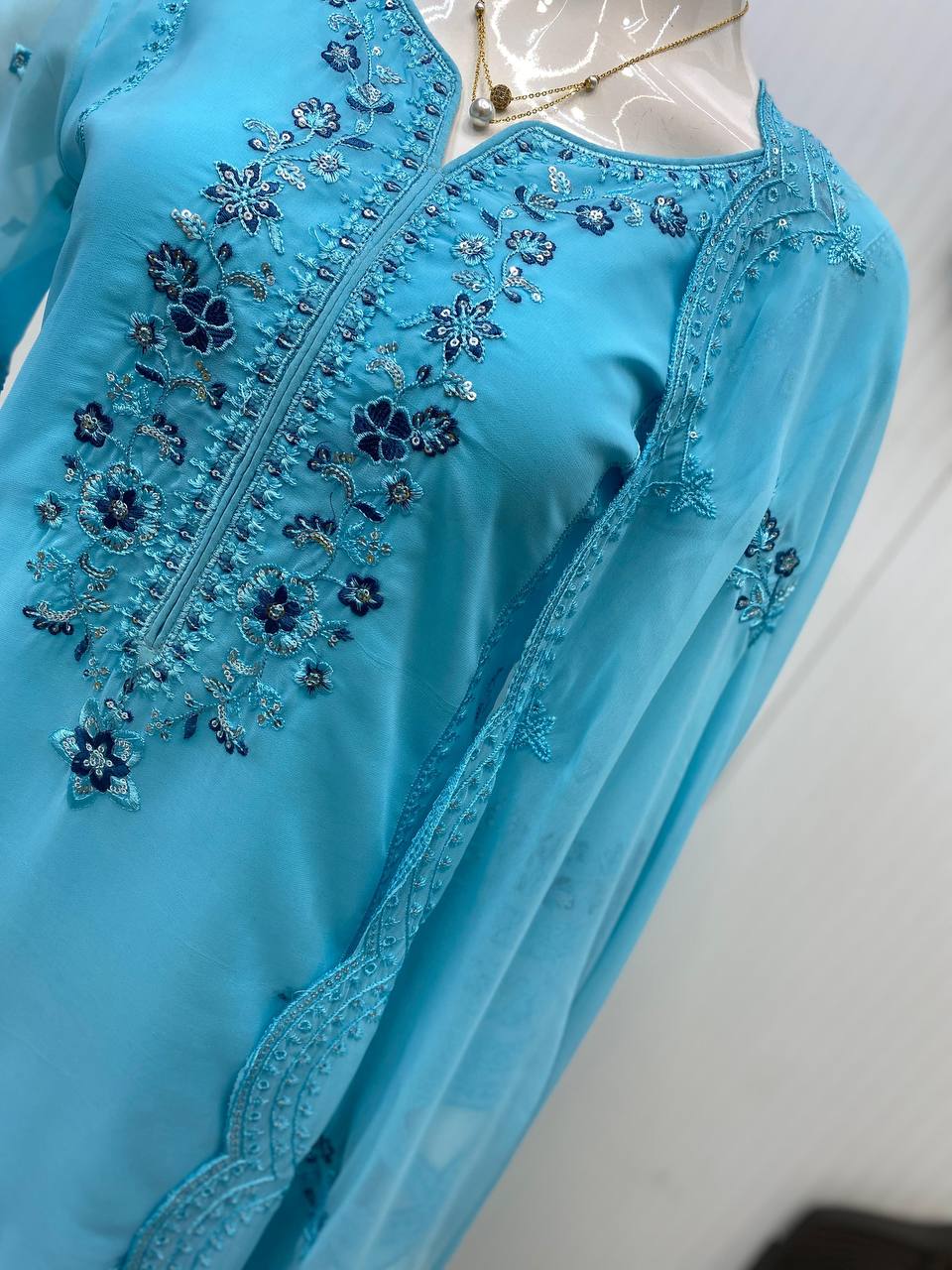 DESIGNER WEAR EXCLUSIVE SUIT IN GEORGETTE FABRIC TOP AND PANT WITH DUPATTA IN SEQUENCE EMBROIDERY AND CUT WORK