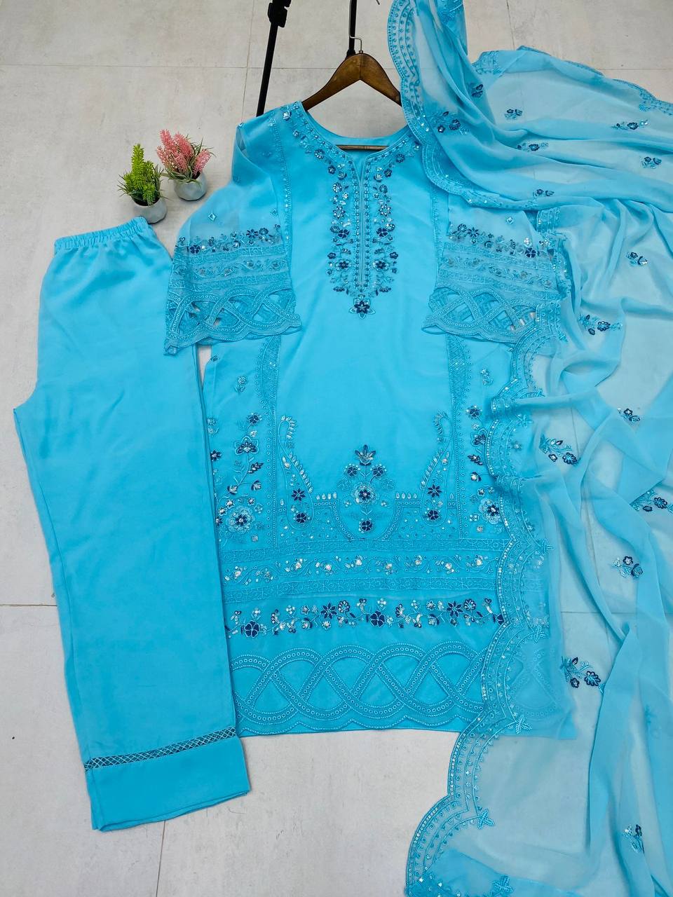 DESIGNER WEAR EXCLUSIVE SUIT IN GEORGETTE FABRIC TOP AND PANT WITH DUPATTA IN SEQUENCE EMBROIDERY AND CUT WORK
