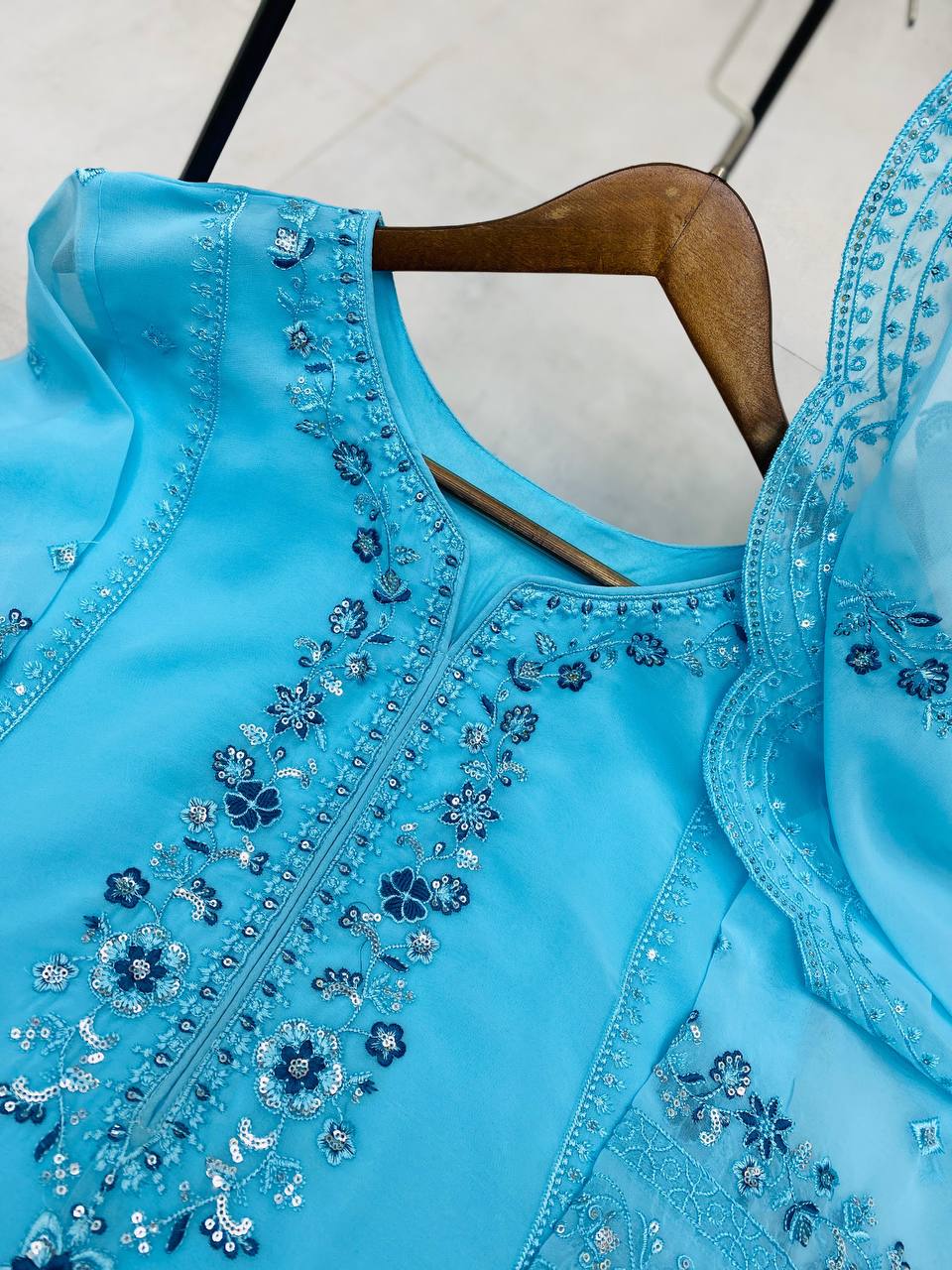DESIGNER WEAR EXCLUSIVE SUIT IN GEORGETTE FABRIC TOP AND PANT WITH DUPATTA IN SEQUENCE EMBROIDERY AND CUT WORK
