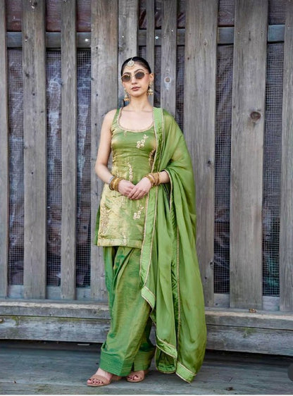 Đěsigner Party Wear Look Heavy Fendy Silk Top Farshi & Dupatta Set