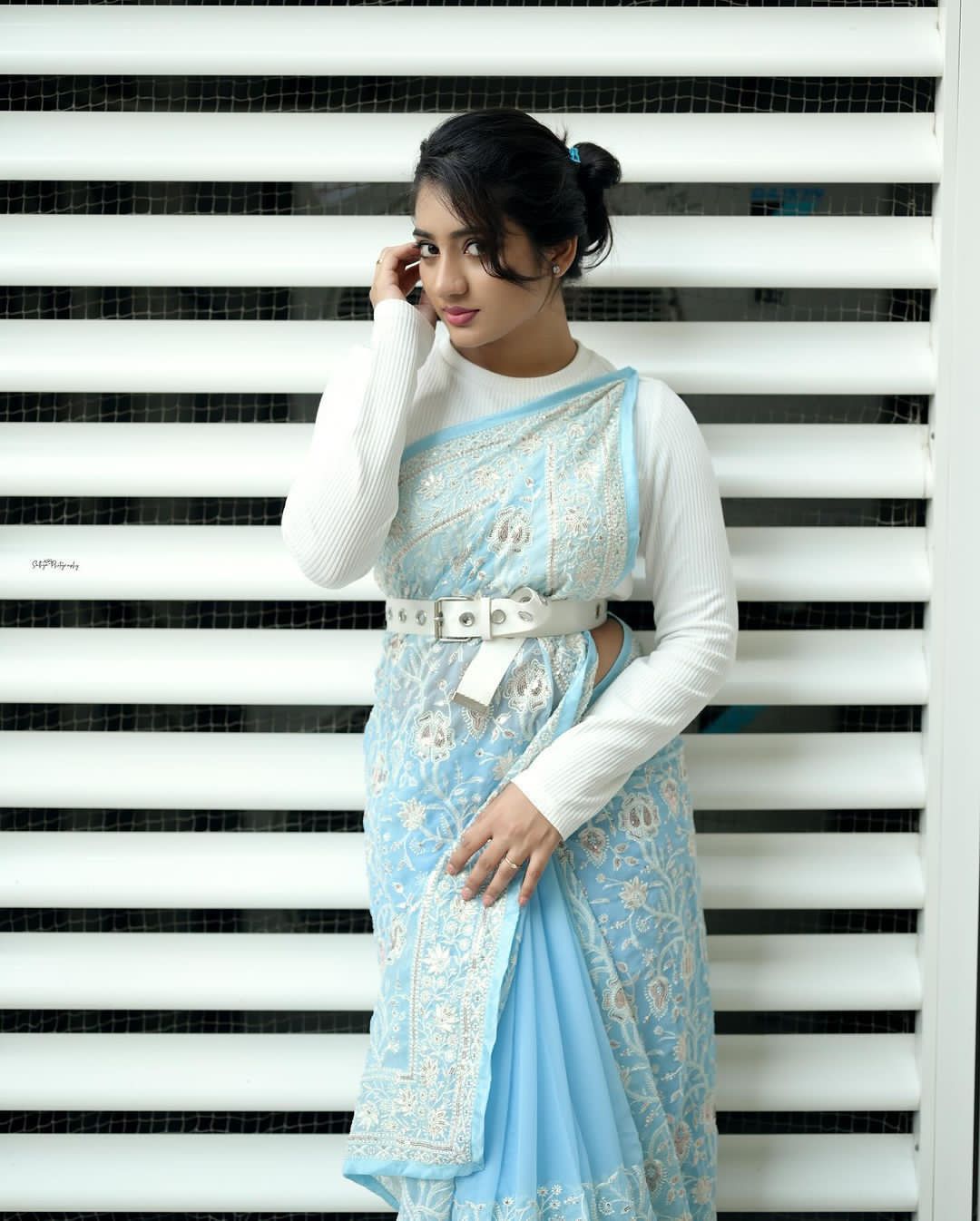 Pure geogert fabric with heavy lucknovi white thread work nd seqnce work in all over sarees with contrast silk blous