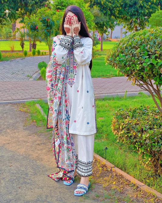 ENHANCE THE BEAUTY OF YOUR WARDROBE WITH THIS NEWLY LAUNCHED KURTI-PANT SET