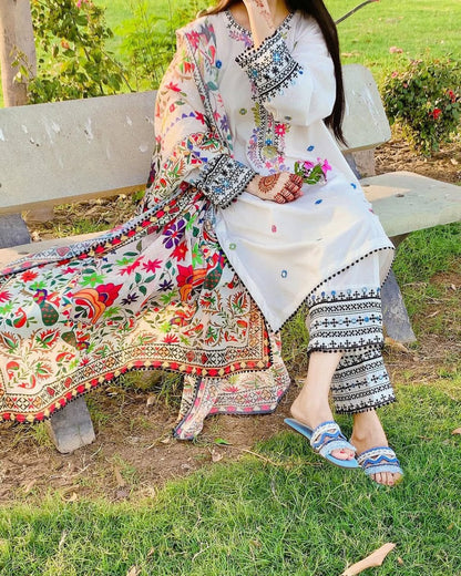 ENHANCE THE BEAUTY OF YOUR WARDROBE WITH THIS NEWLY LAUNCHED KURTI-PANT SET