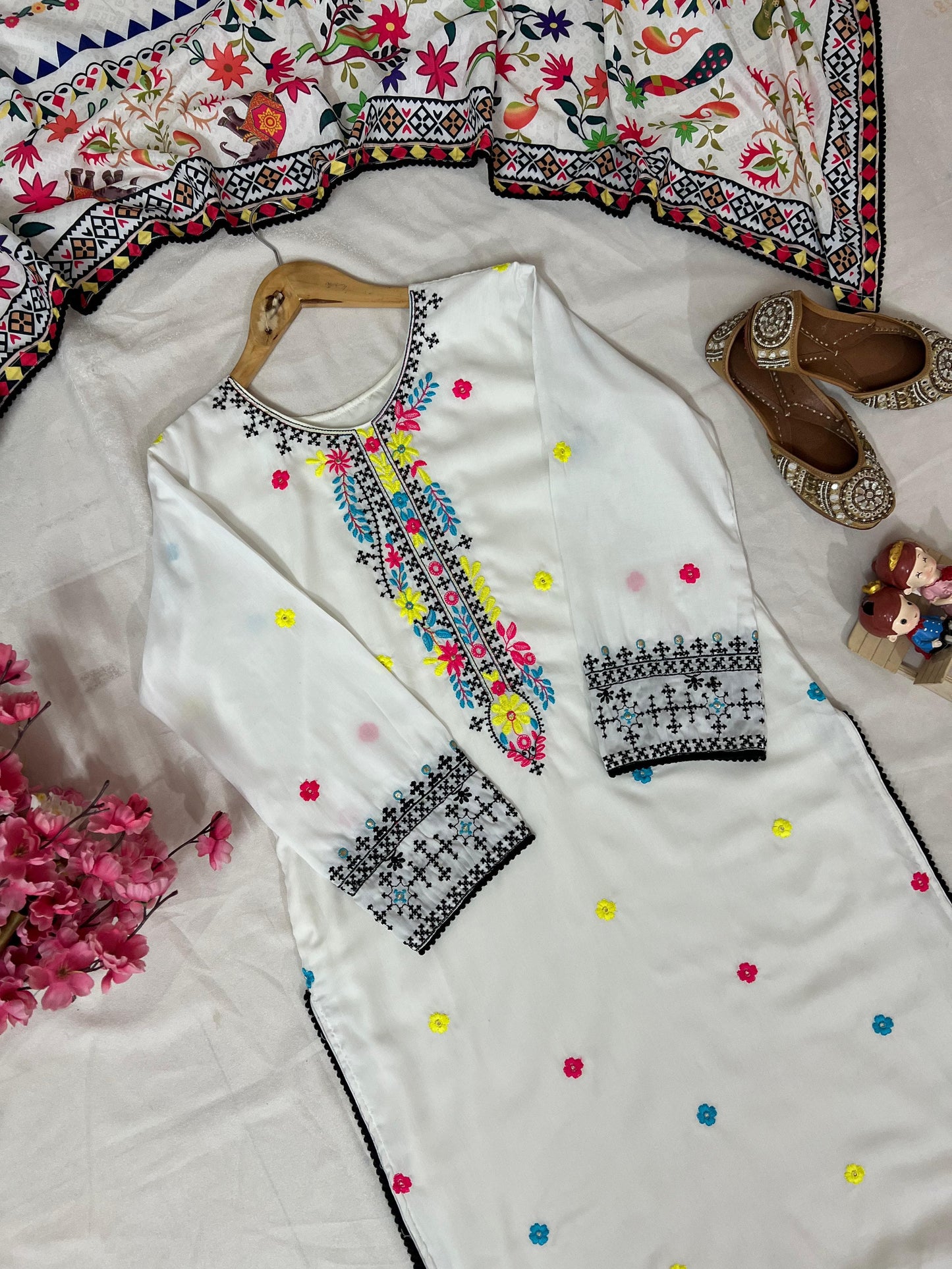 ENHANCE THE BEAUTY OF YOUR WARDROBE WITH THIS NEWLY LAUNCHED KURTI-PANT SET