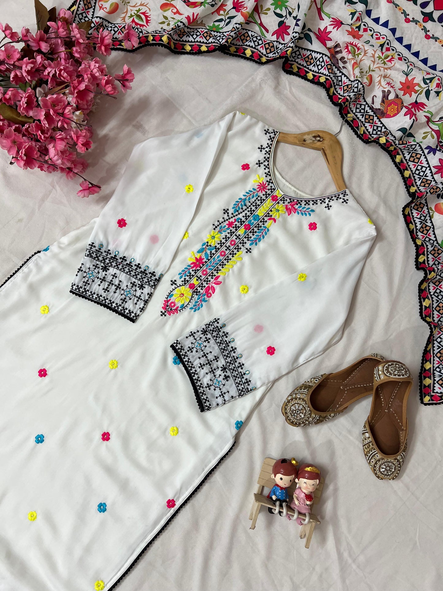 ENHANCE THE BEAUTY OF YOUR WARDROBE WITH THIS NEWLY LAUNCHED KURTI-PANT SET