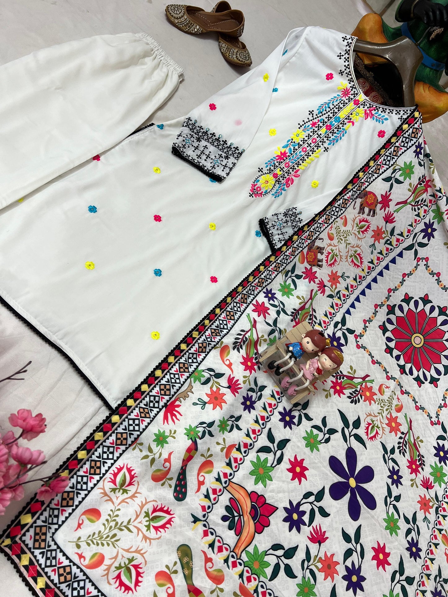 ENHANCE THE BEAUTY OF YOUR WARDROBE WITH THIS NEWLY LAUNCHED KURTI-PANT SET