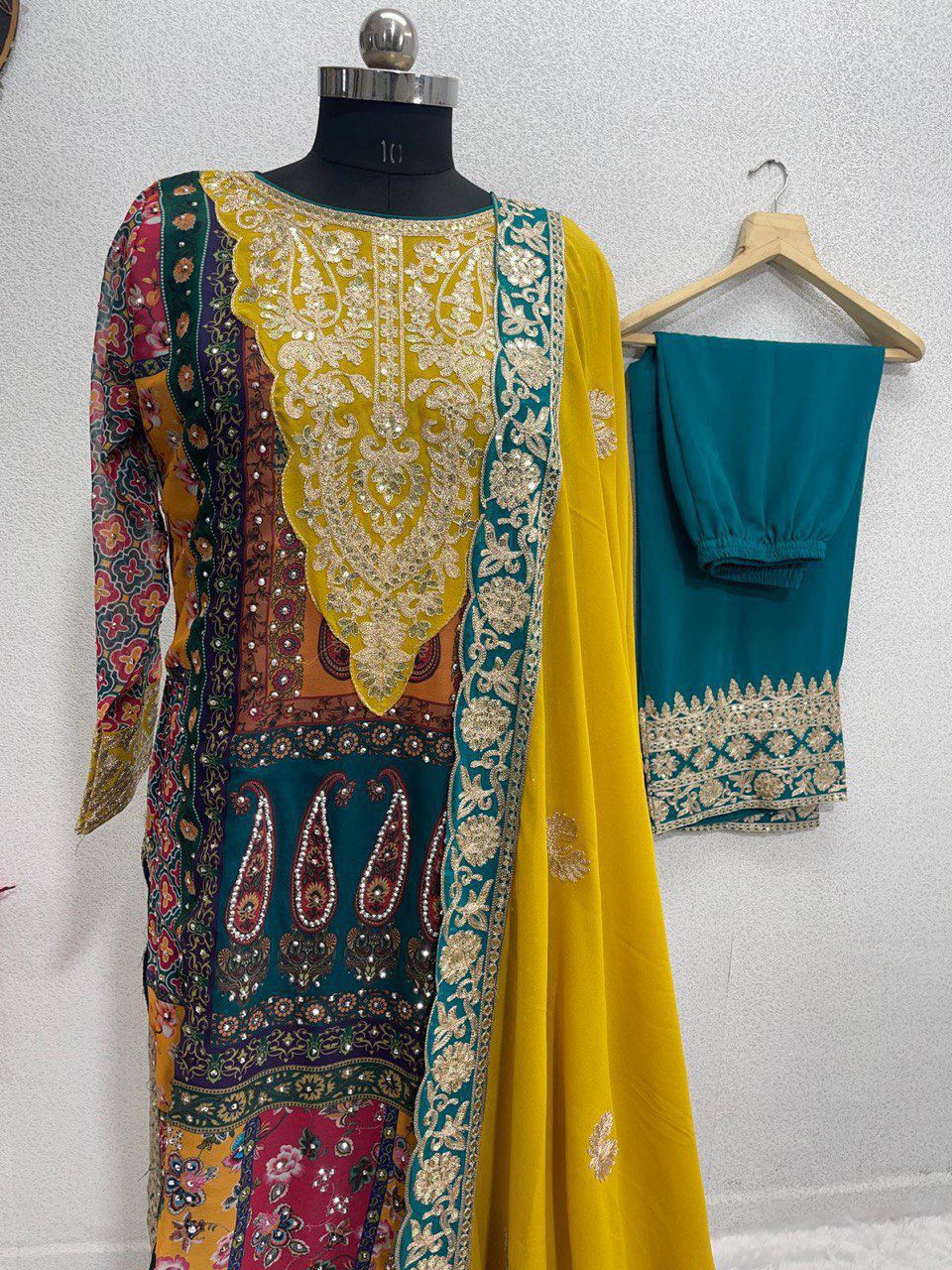NEW DESIGNER HEAVY FUAX GEORGETTE PAKISTANI  SUIT